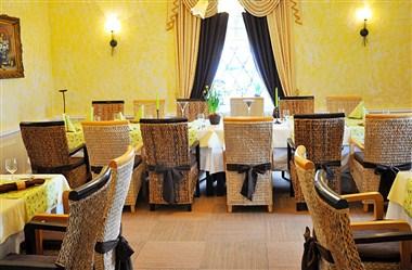 Chateau Mignon a Dubnica nad Vahom, SK