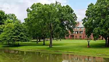 New Harmony Inn в New Harmony, IN