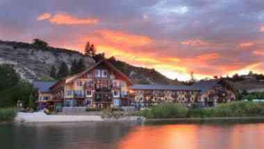Summerland Waterfront Resort Hotel в Summerland, BC
