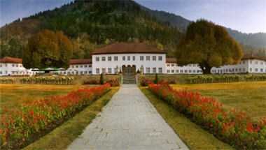 THE LaLiT Grand Palace Srinagar a Srinagar, IN