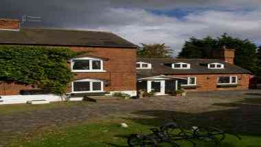 Featherstone Farm Hotel в Wolverhampton, GB1