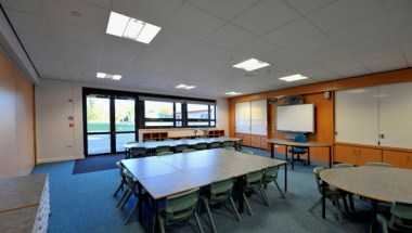 Glenearn Community Campus в Perth, GB2