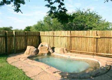 Tjailatyd Bush Camp em Hammanskraal, ZA