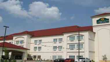 La Quinta Inn & Suites by Wyndham I-20 Longview South a Longview, TX