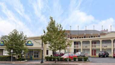 Days Inn by Wyndham Silver Spring в Silver Spring, MD