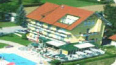 Hotel Cafe Lindenhof in St. Kanzian am Klopeiner See, AT