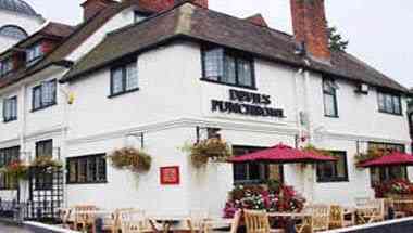 The Devils Punch Bowl Hotel in Achterhoofd, GB1