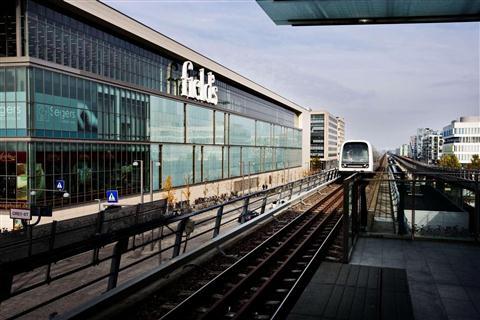 Field's Shopping Centre