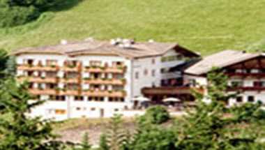 Deutschnofen, IT 的 Ganischgerhof Mountain Resort & Spa