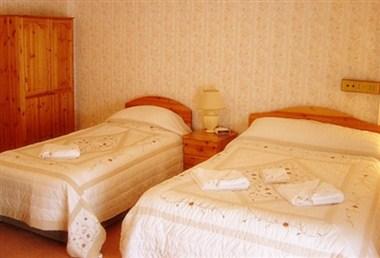 Frognel Hall Hotel in Torquay, GB1