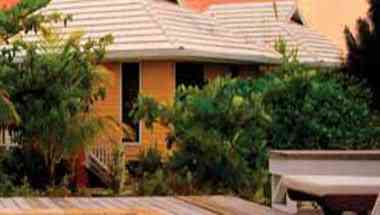 Barefoot Cay Resort in Bay Islands, HN