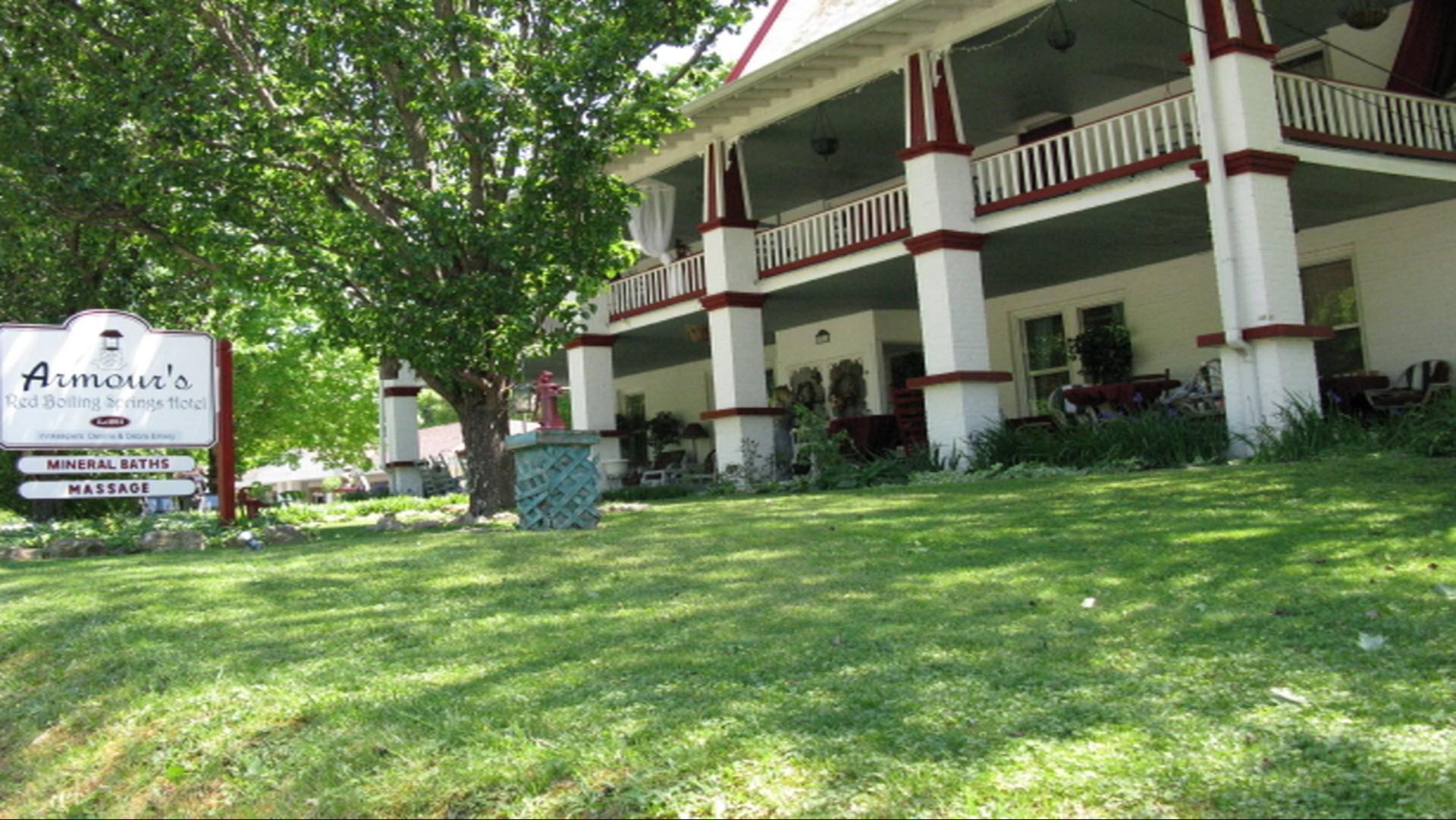 Armour's Red Boiling Springs Hotel image