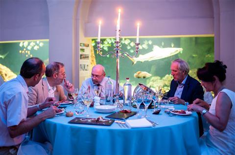 A Room with a ZOO - Elisabeth Center Antwerp a Antwerp, BE