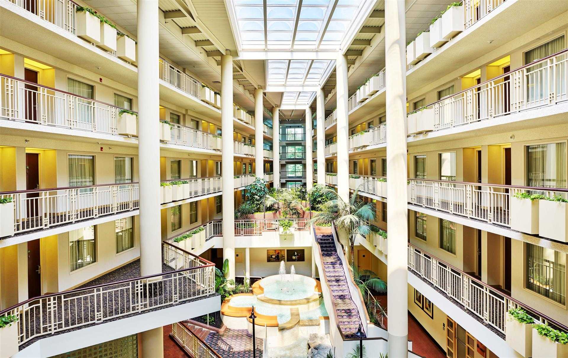 Embassy Suites by Hilton Parsippany в Parsippany, NJ