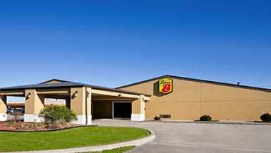 Super 8 by Wyndham Charleston/Sikeston East MO a Charleston, MO