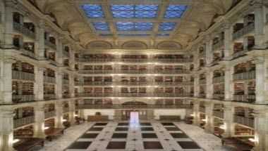 The George Peabody Library at Johns Hopkins University i Baltimore, MD
