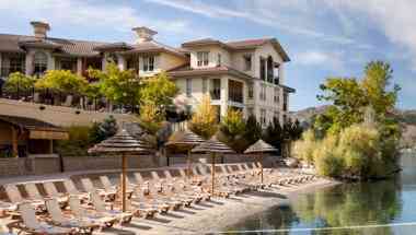 Walnut Beach Resort в Osoyoos, BC