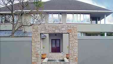 Lorraine 's on Lincoln в Bellville, ZA