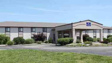 Centerstone Inn & Suites - Carlyle Lake i Carlyle, IL