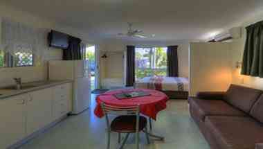 Queens Beach Tourist Village, Whitsundays, AU