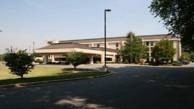 Hampton Inn Hagerstown image