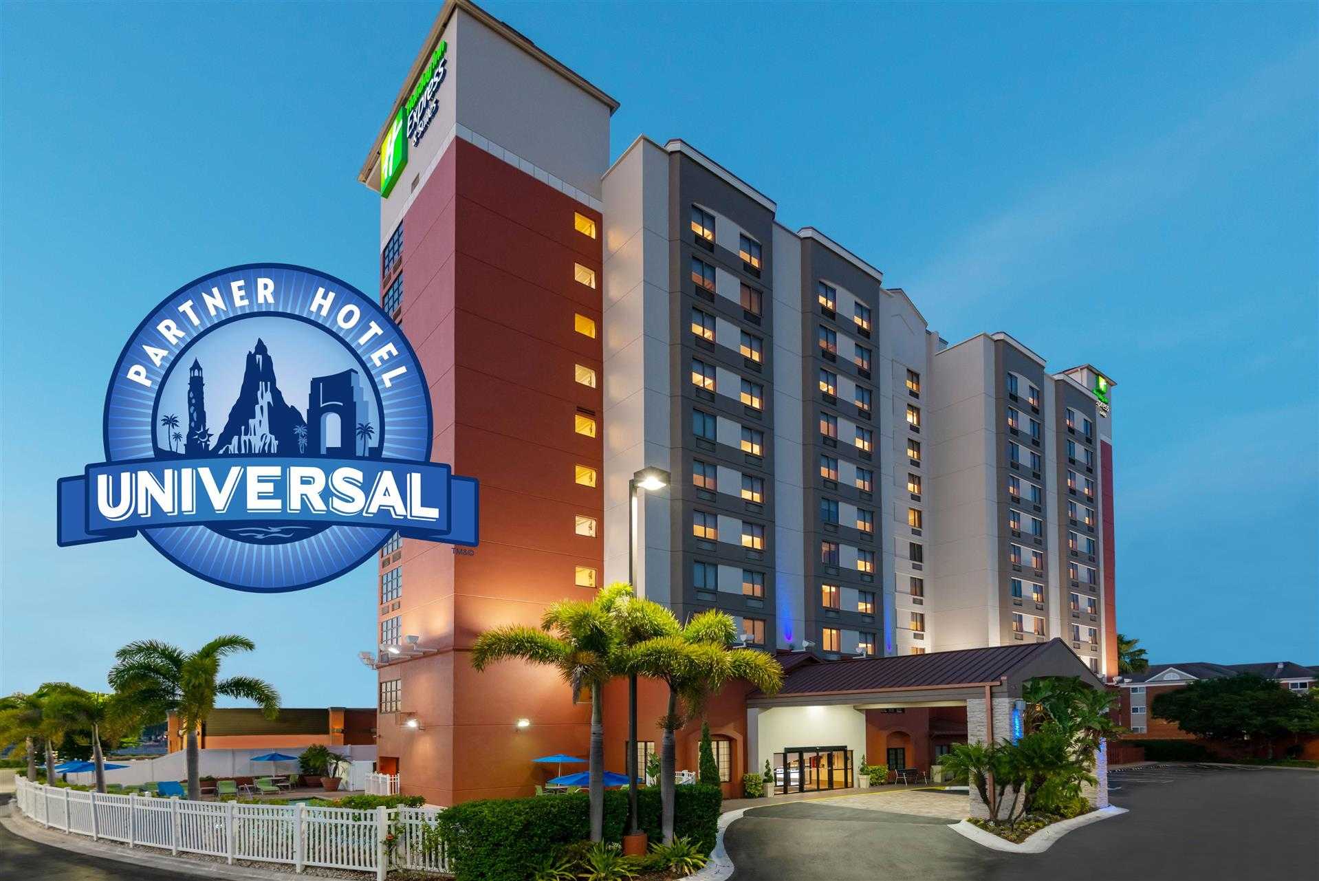 Holiday Inn Express & Suites Nearest Universal Orlando a Orlando, FL