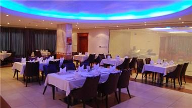 Al Madina Suites a Doha, QA