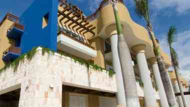 Pueblito Luxury Condohotel em Playa del Carmen, MX