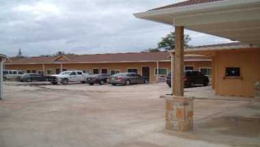 Budget Host Inn Jourdanton в Jourdanton, TX