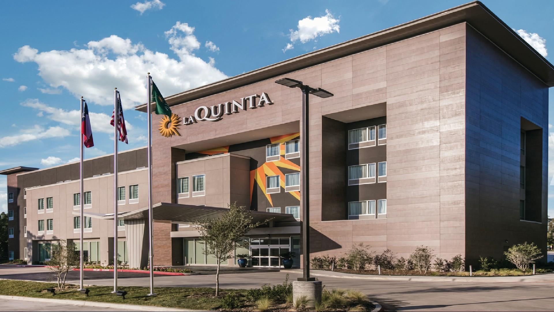 La Quinta Inn & Suites by Wyndham Dallas - Richardson image