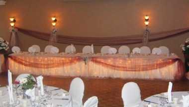 Carl's Catering The Glen в Brampton, ON