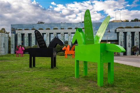 Art installation „Pegasus” in front of one of the buildings of the National Library