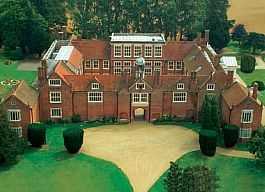 Gosfield Hall in Halstead, GB1