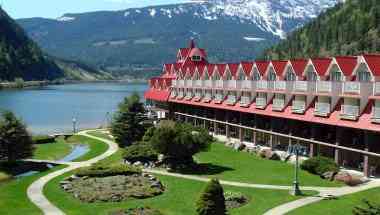 Revelstoke, BC 的 Three Valley Lake Chateau Ltd.