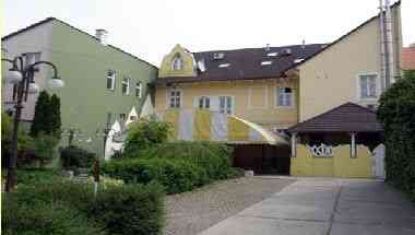 Borostyan Vendeghzz, Kaposvar, HU