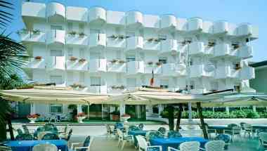 Hotel Giovanella в Bellaria Igea Marina, IT