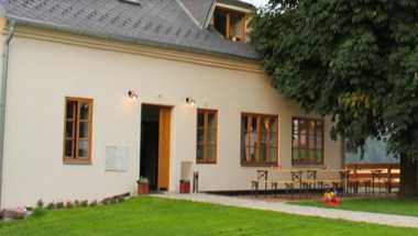 Bily Beranek – Restaurace, hotel in Stonarov, CZ