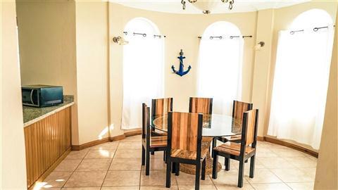 Blue Parrot Beach House in Hopkins, BZ