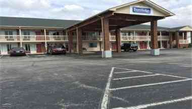 Travelodge by Wyndham Sellersburg / Louisville North в Sellersburg, IN