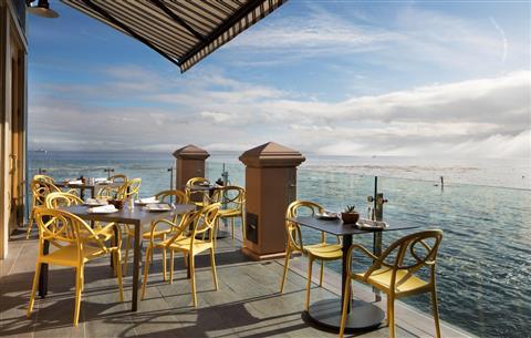 SHOONERS Coastal 厨房和酒吧