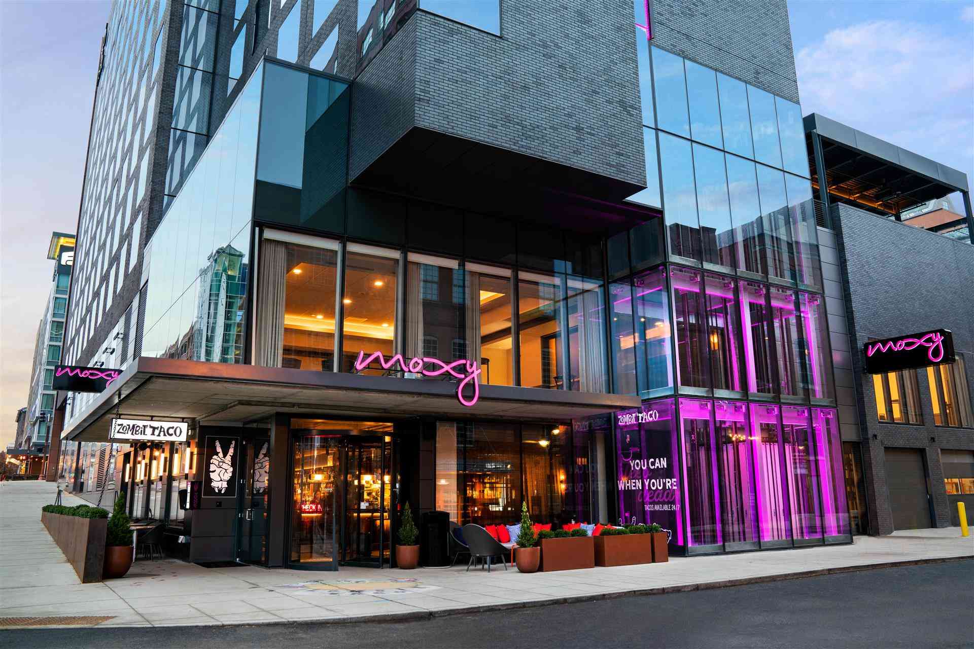 Moxy Louisville Downtown в Louisville, KY