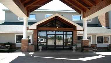 Fossil Creek Hotel & Suites в Russell, KS