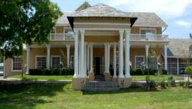 Attache Guest Lodge в Johannesburg, ZA