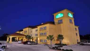 La Quinta Inn & Suites by Wyndham-Brookshire-West Katy в Brookshire, TX