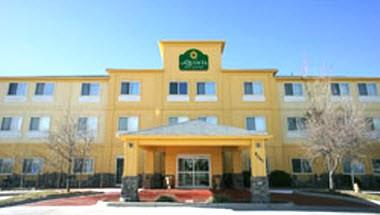La Quinta Inn & Suites by Wyndham Henderson-Northeast Denver image