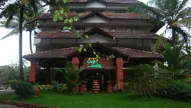 Green Gates Hotel в Kalpetta, IN