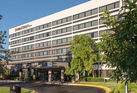 DoubleTree by Hilton Chicago Schaumburg image