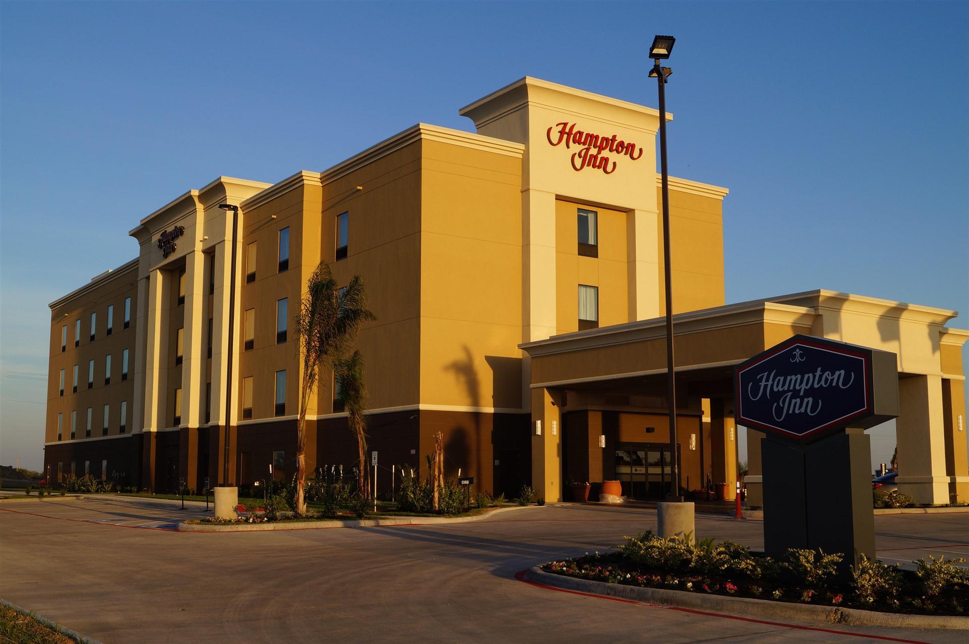 Hampton Inn Kenedy image