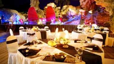 Bhaya Cruises Ha Long Bay a Hanoi, VN