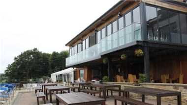 Casa Hotel & Restaurant в Brighouse, GB1